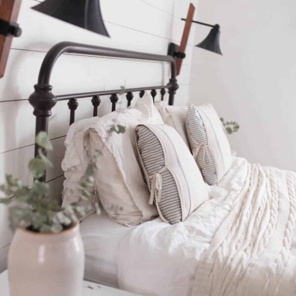 DIY Farmhouse Style Pillow Covers