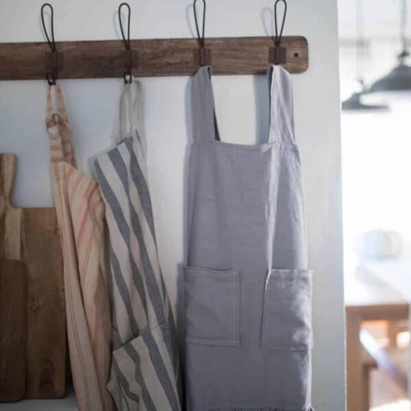 Farmhouse Style Vintage Pinafore Apron DIY Free Sewing Pattern