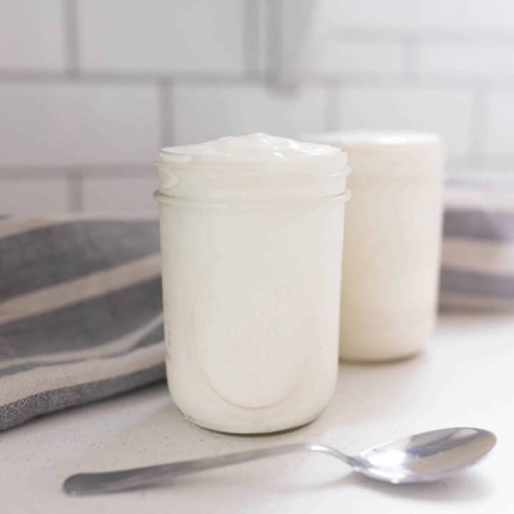 https://www.farmhouseonboone.com/wp-content/uploads/2018/04/how-to-make-yogurt-in-the-instant-pot-6-720x720.jpg