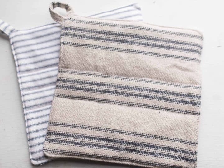 https://www.farmhouseonboone.com/wp-content/uploads/2021/02/simple-potholders-11-scaled-720x540.jpg