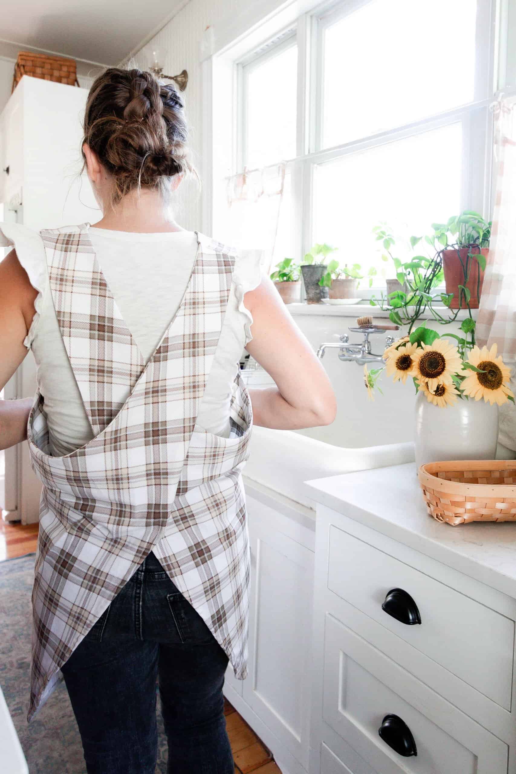 One Yard Sewing Project: Linen Apron Tank Top Tutorial