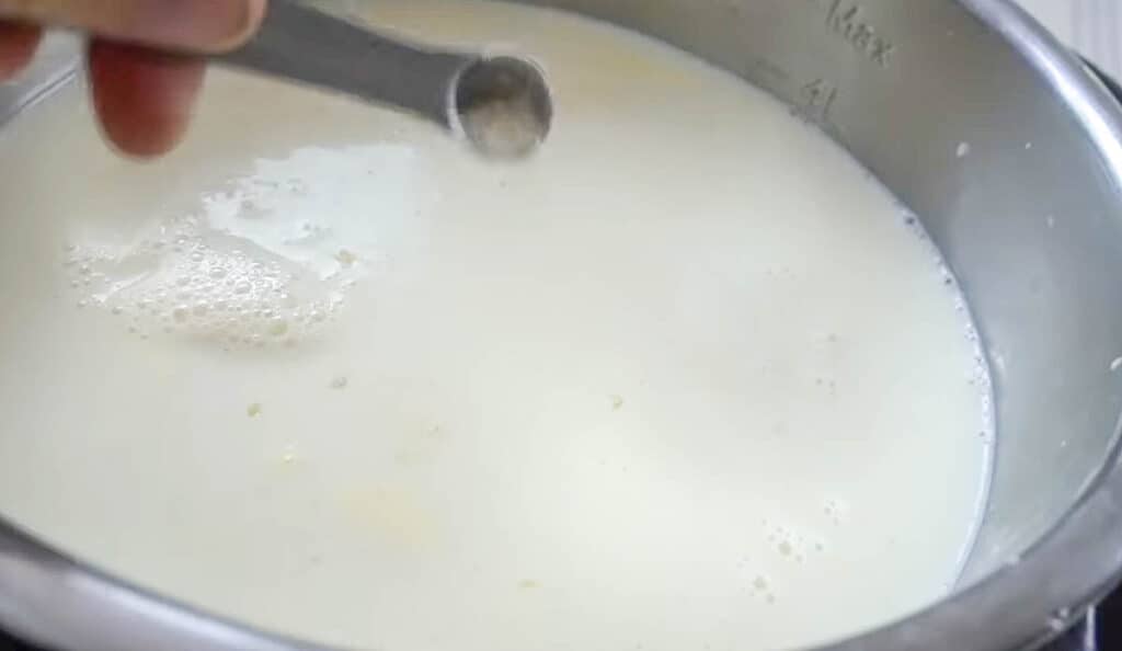 adding live cultures to milk in an instant pot