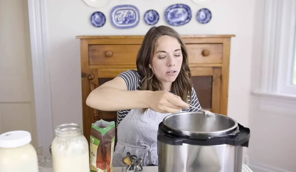 adding gelatin to an instant pot with milk