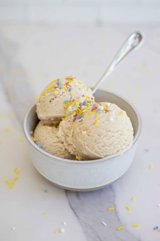 A bowl with three large scoops of date ice cream.